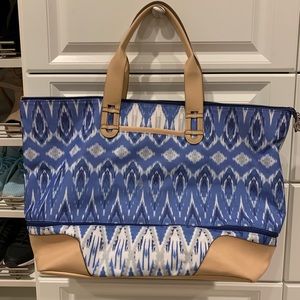 Stella & Dot getaway bag - Blue Ikat